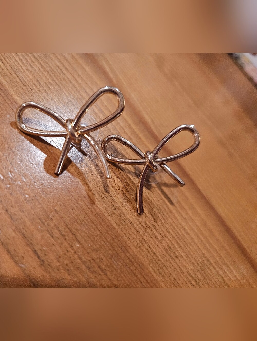 Bow Knot Stud Earrings - Shiny Gold Tone